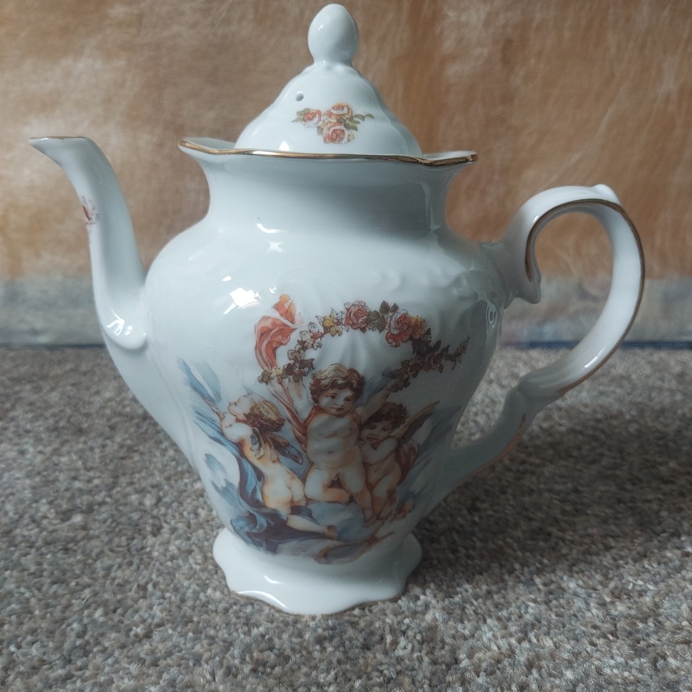 Trisa Porcelain Cherub Teapot White Gold Trim Renaissance‎ Angel Floral Tea Pot